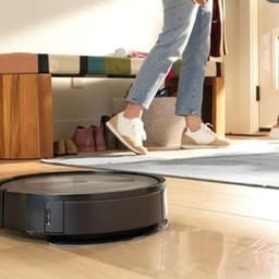 Can a Roomba Go from Hardwood to Carpet Without Trouble?