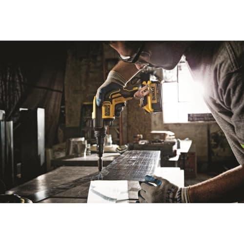 DEWALT DCF622M2 20V MAX XR Versa-ClutchTM Adjustable Torque Screw Gun