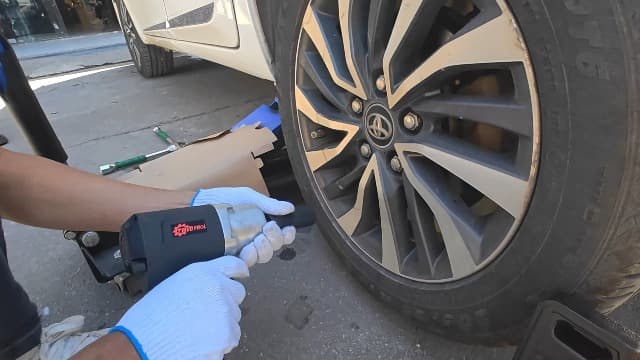 Air Impact Wrench 1/2" - 1/2 Inch Impact Gun 1/2 Drive, 1500Ft-lbs, 8000RPM High Torque Impact Wrench, Weight 4.74 lb, 1/2 Air Impact Gun for Auto Repair, Tire Shop