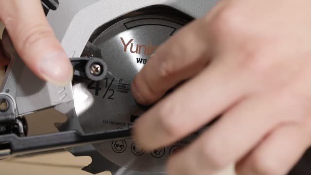 4Amp 3500RPM Mini Circular Saw with Laser Guide, Vacuum Adapter, Blade Wrench and Rip Guide, Max. Cutting Depth1-5/8"(90°), 1-1/10"(45°）Compact Saw with 2 pcs 4-1/2" 24T TCT Blades