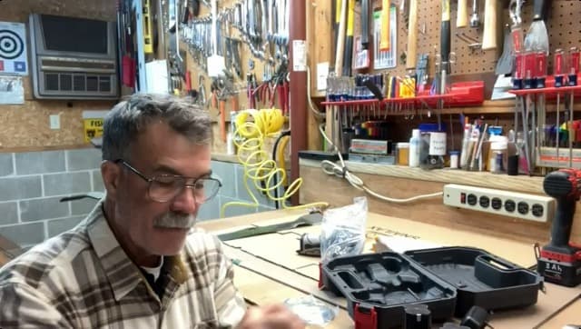 Cordless Brush Angle Grinder Kit, 19500rpm Mini Electric Angle Grinding Tool with 2pcs 16.8V 2000mAh Batteries and 5-Cutting Discs, Grinder Handheld Cutter for Metal Wood