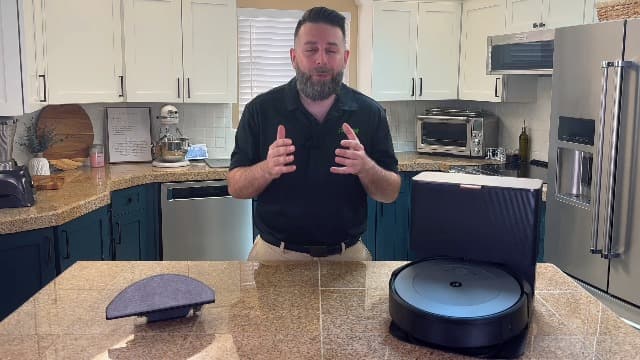 iRobot Roomba 692 Robot Vacuum - Wi-Fi Connectivity, Personalized Cleaning Recommendations, Works with Alexa, Good for Pet Hair, Carpets, Hard Floors, Self-Charging