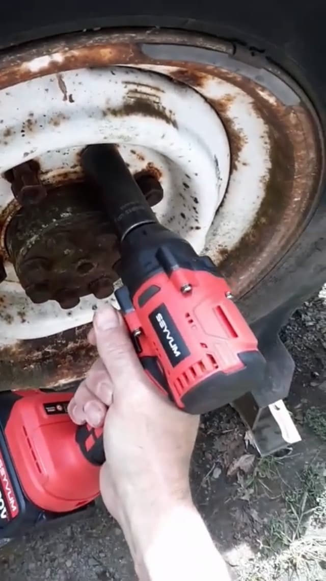 SEYVUM Impact Wrench,1/2" Impact Gun, Power Impact Driver Max Torque 320 Ft-lbs (430N.m), Cordless Impact Wrench with 20V Brushless Motor, 4.0Ah Li-ion Battery with Fast Charger, 4 Pcs Impact Sockets