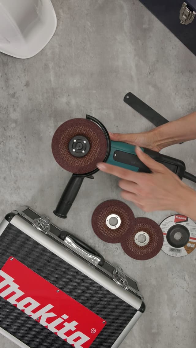 Makita 9557PBX1 4-1/2" Paddle Switch Cut-Off/Angle Grinder