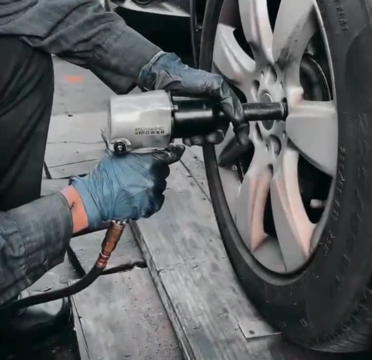 50 Pieces Air Tool Kit. 1-1/2'' Impact Wrench, 1-3/8'' Ratchet Wrench, 5-Air Hammer w/Chisels, and other great tool accessories. D-W3-50K