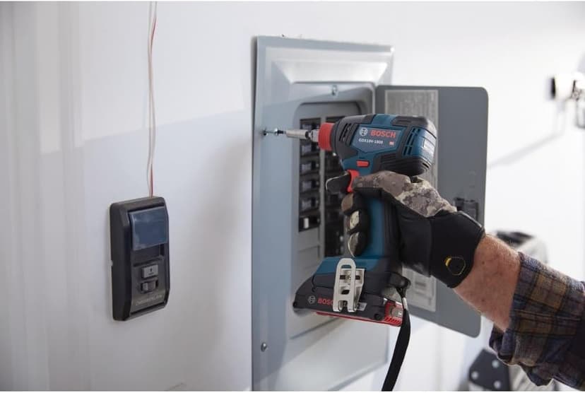 Bosch GDX18V-1800B12 18V Two-In-One 1/4 In. and 1/2 In. Bit/Socket Impact Driver/Wrench Kit with 2 Ah Standard Power Battery