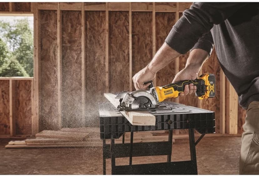 DEWALT ATOMIC 20V MAX* Circular Saw Kit, 4-1/2-Inch (DCS571P1)