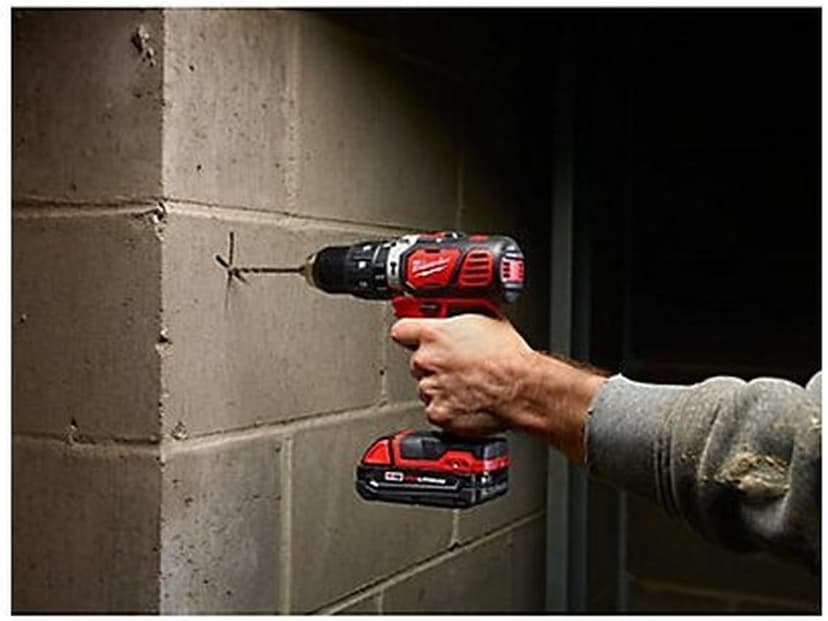 Milwaukee 2697-22CT M18 18-Volt Lithium-Ion Cordless Hammer Drill/Impact Driver Combo Kit