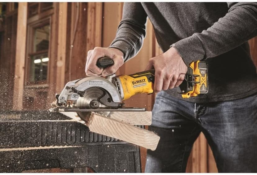 DEWALT ATOMIC 20V MAX* Circular Saw Kit, 4-1/2-Inch (DCS571P1)