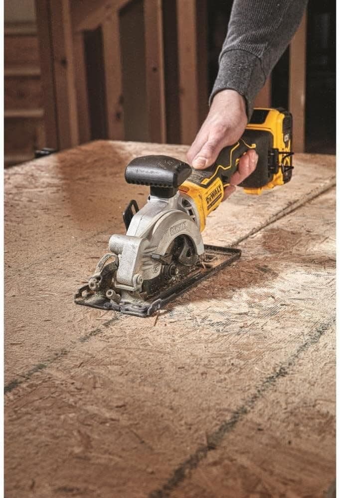 DEWALT ATOMIC 20V MAX* Circular Saw Kit, 4-1/2-Inch (DCS571P1)