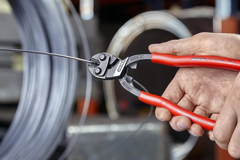 KNIPEX Tools - CoBolt Compact Bolt Cutter With Notched Blade (7131250SBA), 10"