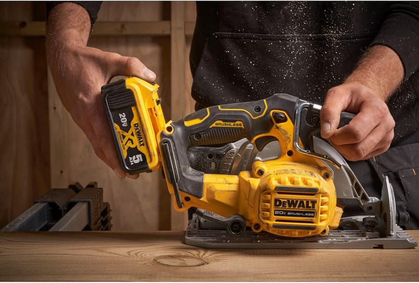 DEWALT 20V MAX* Circular Saw, 6-1/2-Inch, Cordless, Battery and Charger Included (DCS565P1)