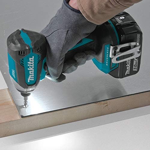 Makita XDT131-R 18V LXT 3.0 Ah Cordless Lithium-Ion Brushless Impact Driver Kit