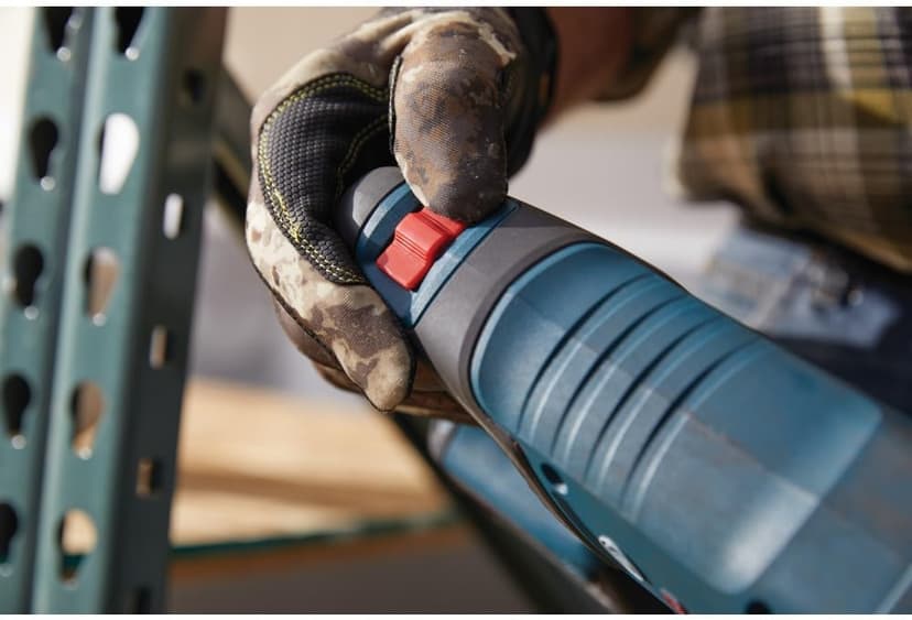 BOSCH GBH18V-26DK25 18V EC Brushless SDS-plus® Bulldog™ 1 In. Rotary Hammer Kit with (2) CORE18V 4 Ah Advanced Power Batteries