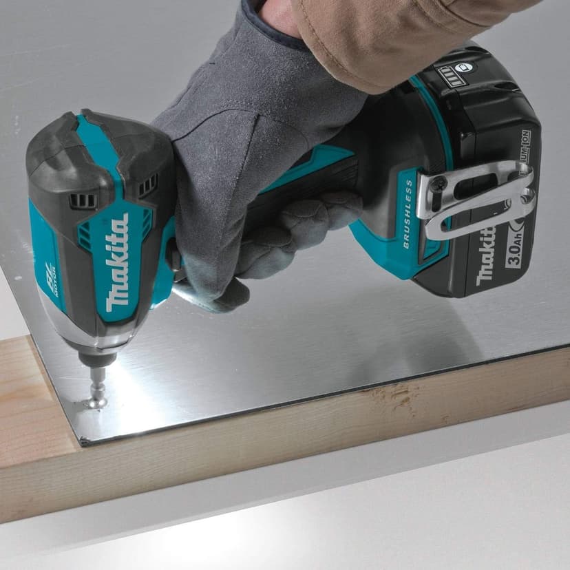 Makita XDT131-R 18V LXT 3.0 Ah Cordless Lithium-Ion Brushless Impact Driver Kit