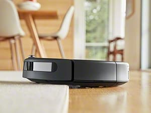 iRobot Roomba 692 Robot Vacuum - Wi-Fi Connectivity, Personalized Cleaning Recommendations, Works with Alexa, Good for Pet Hair, Carpets, Hard Floors, Self-Charging