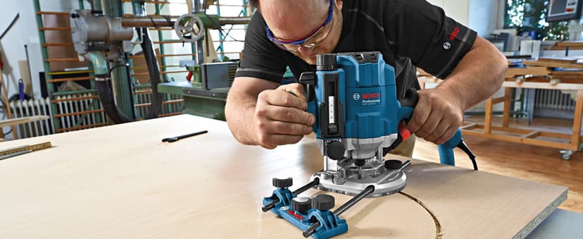 BOSCH RBS015MBS 15-Piece (Universally Compatible Accessory) Carbide-Tipped Wood Router Bit Assorted Set