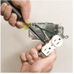 Klein Tools 32500 11-in-1 Screwdriver / Nut Driver Set, 8 Bits (Phillips, Slotted, Torx, Square), 3 Nut Driver Sizes, Cushion Grip Handle