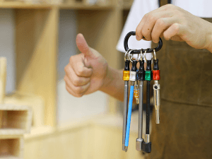 Push to Unlock,Katerk 6pcs 1/4 inch Hex Shank Aluminum Alloy Screwdriver Bit Holder Light-Weight Quick-Change Extension Bar Keychain Drill Screw Adapter Portable,Black Carabiner,Tool Gifts for Men